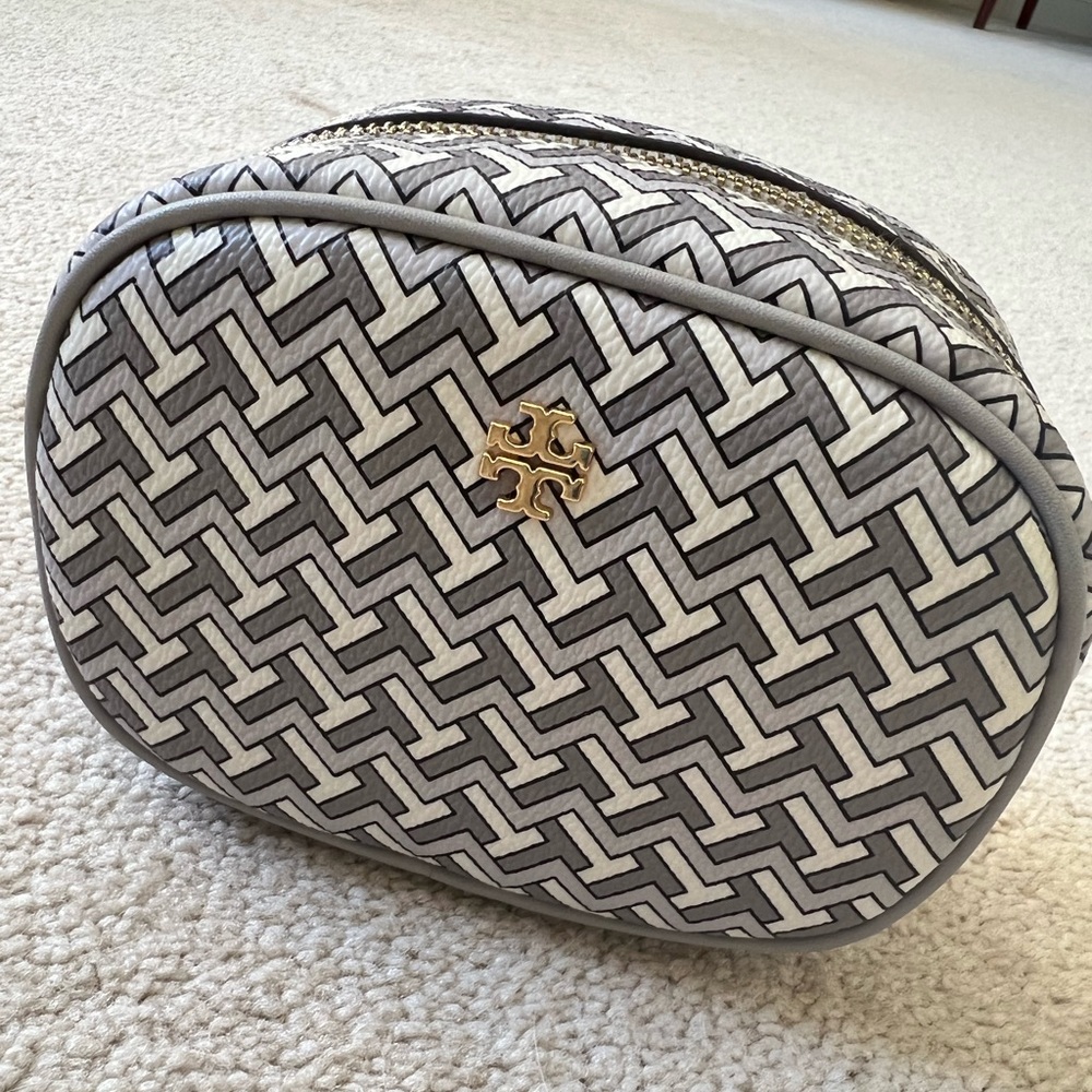 Tory Burch T Logo Cosmetic Case New